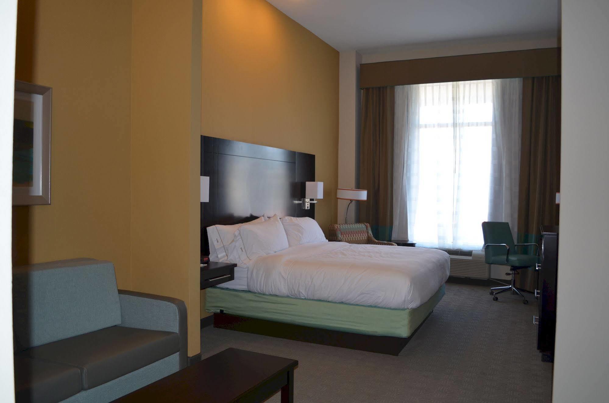 Holiday Inn Express & Suites Austin South, An Ihg Hotel Екстериор снимка